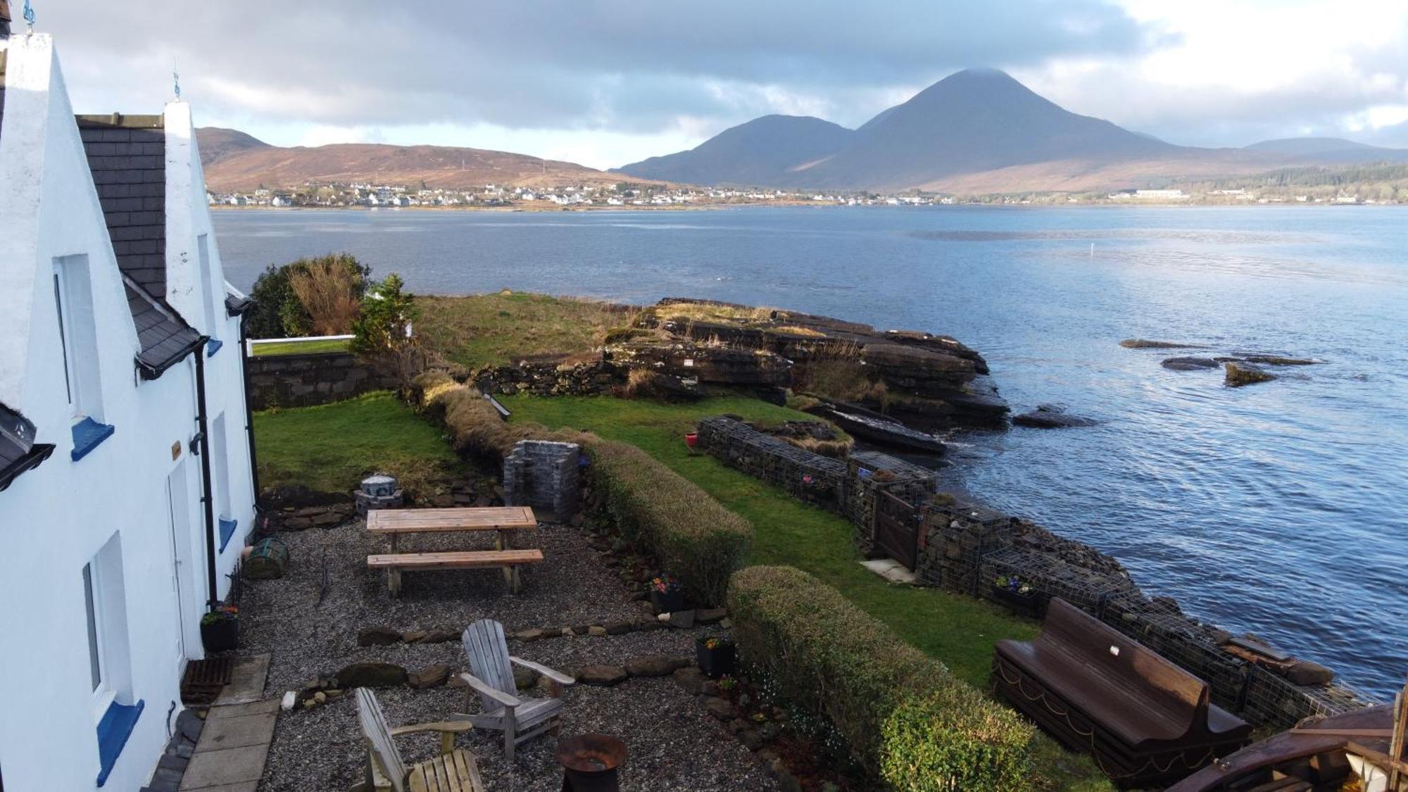 Carnmhor, Isle Of Skye - Stunning 242 Year Old Cottage On Its Own Sea Shore! Breakish Exterior foto