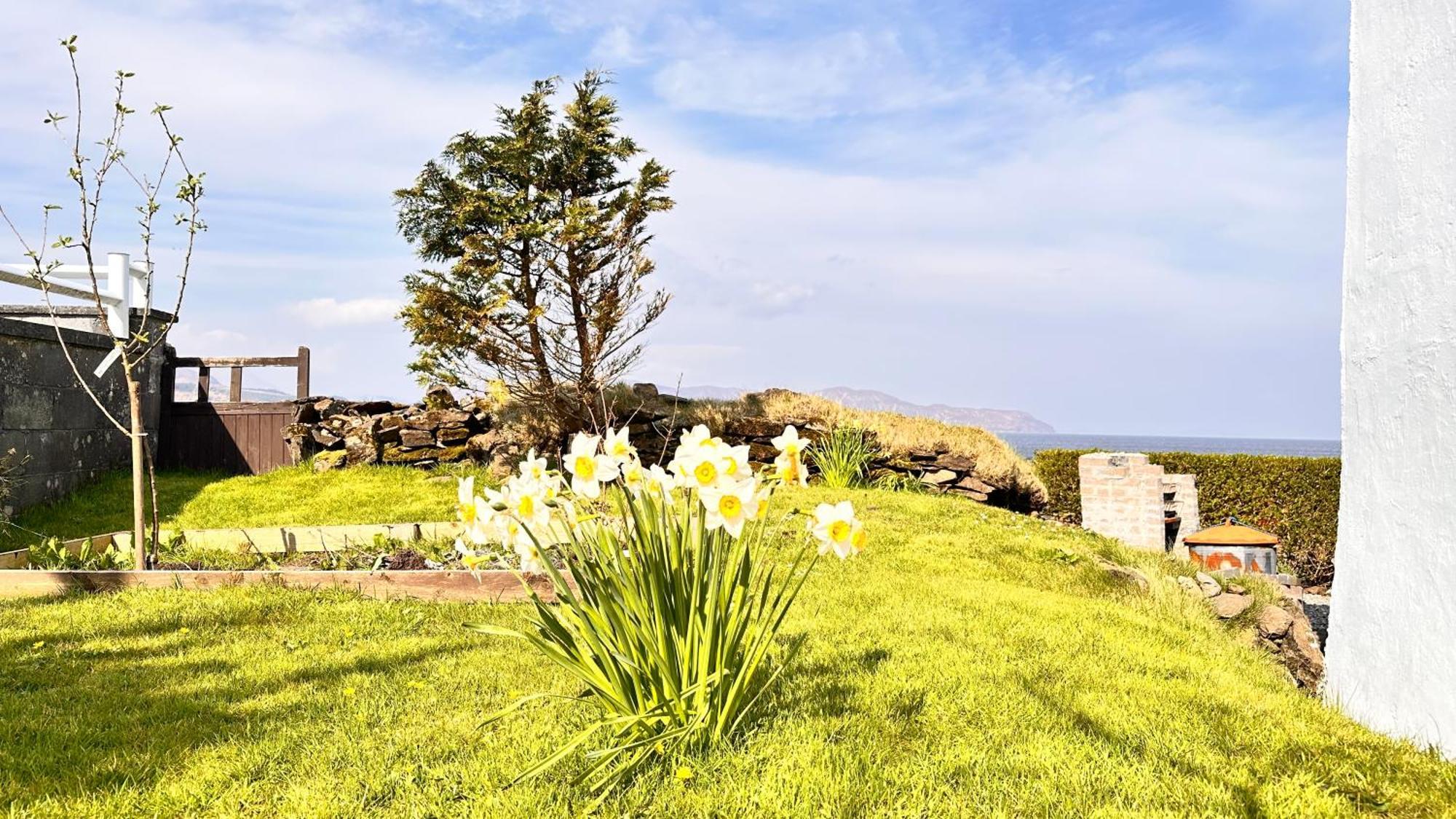 Carnmhor, Isle Of Skye - Stunning 242 Year Old Cottage On Its Own Sea Shore! Breakish Exterior foto