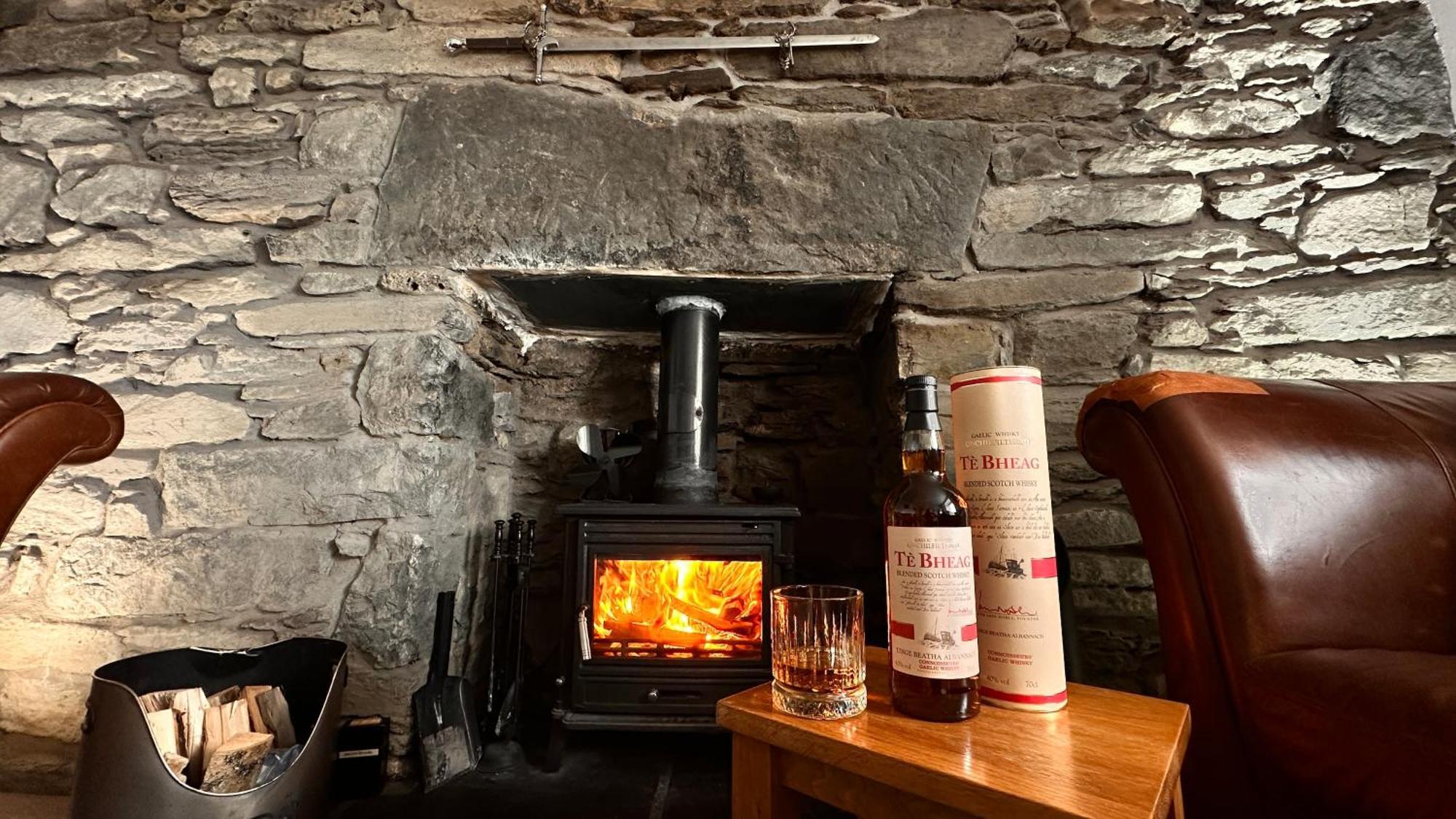 Carnmhor, Isle Of Skye - Stunning 242 Year Old Cottage On Its Own Sea Shore! Breakish Exterior foto